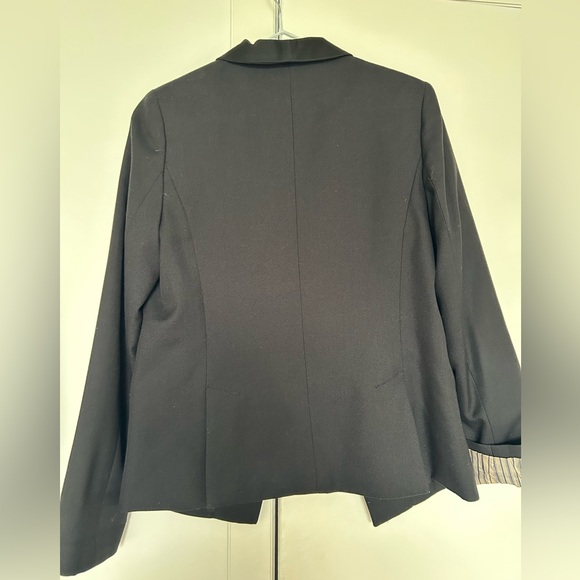 American Eagle Women’s Blazer! - Picture 2 of 3